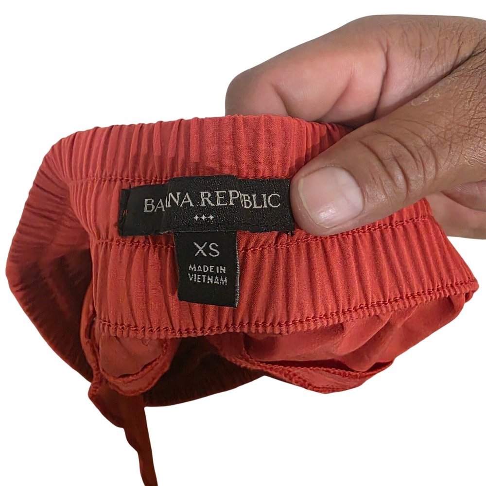 Banana Republic Women's Red Elastic Waist Shorts XS - Picture 3 of 4